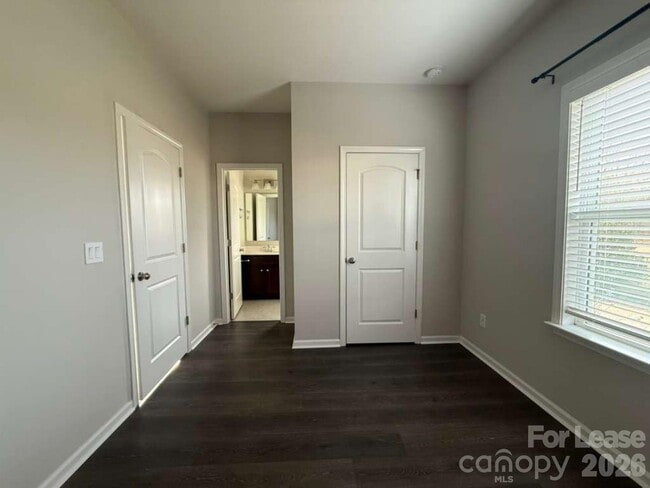 Building Photo - 2035 Beacon Ave