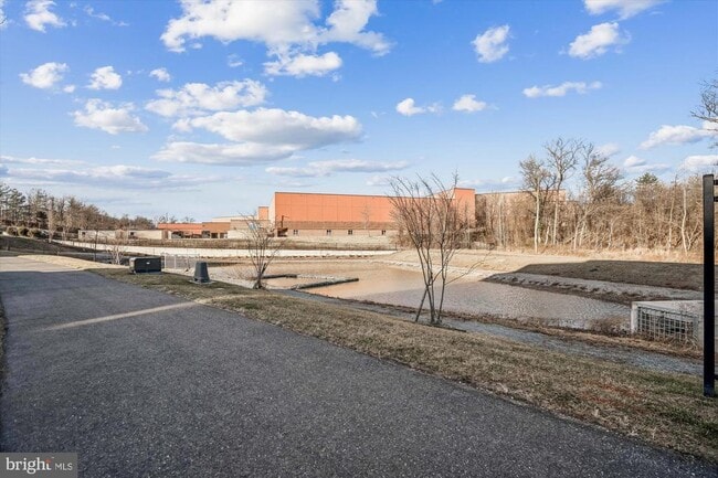 Building Photo - 6732 Belcrest Rd