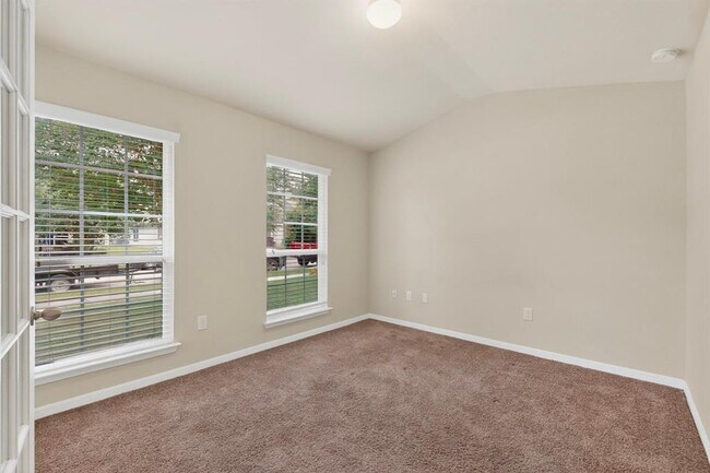 Building Photo - 18401 Friendship Hill Dr