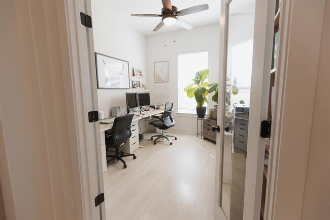 Building Photo - 808 Karst Cv