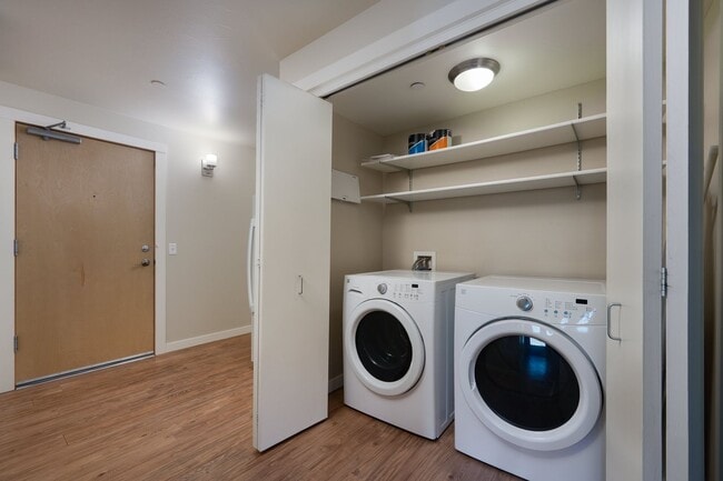 Building Photo - 210 S. Cottonwood, Unit 208