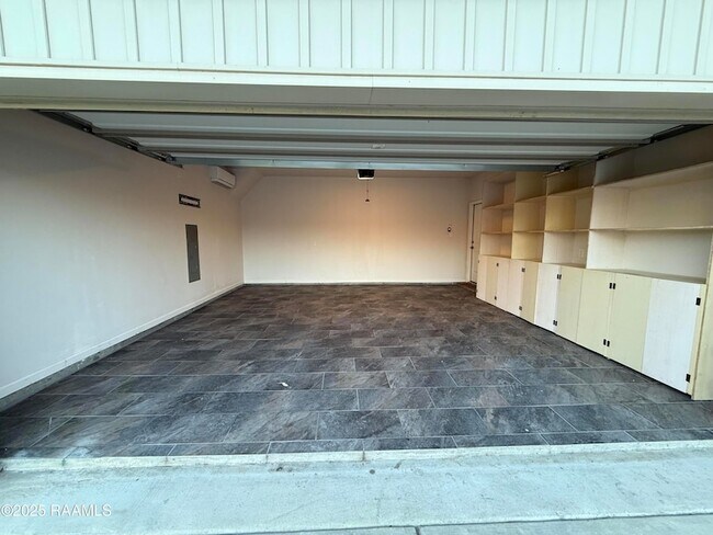 Building Photo - 200 Broussard Hl Dr