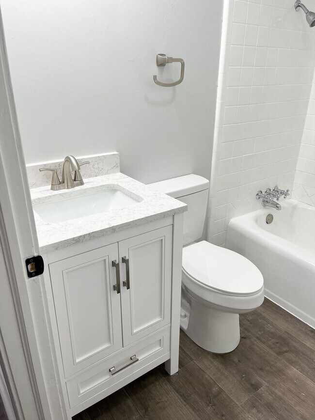 Building Photo - Northwood Duplex