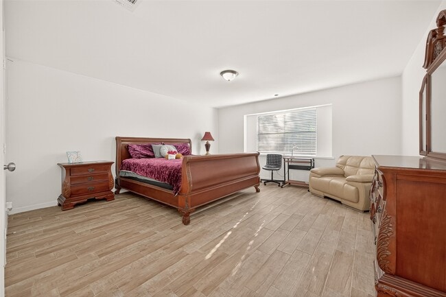 Building Photo - 3815 Fernglade Dr