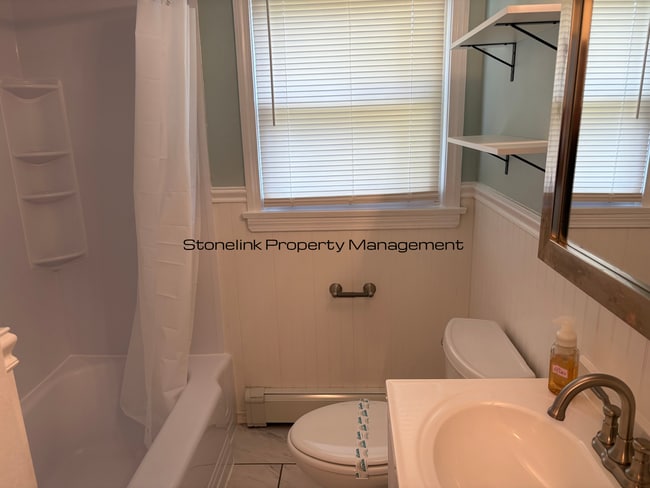 Building Photo - Newly Renovated Single Family Home For Ren...