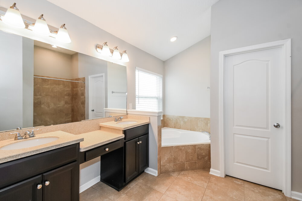 Building Photo - 15809 Canoe Creek Dr