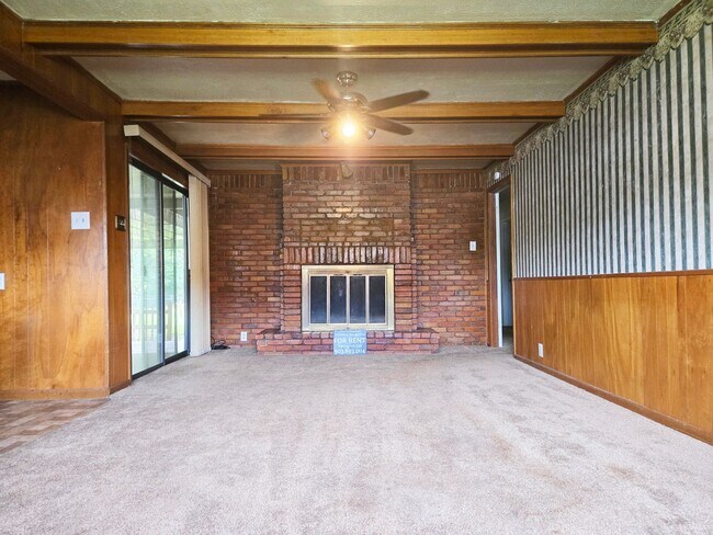 Building Photo - 3/2/2 with Classic Charm in Southeast Sherman