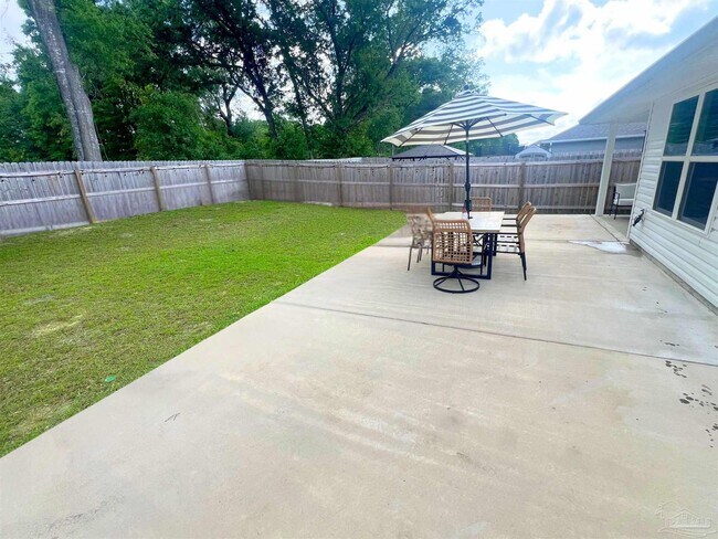 Building Photo - 5253 Peach Dr