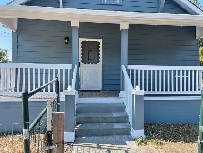 Primary Photo - 219 2nd Ave NE