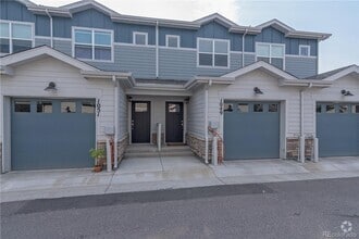 Building Photo - Beautiful Townhome in Lakewood