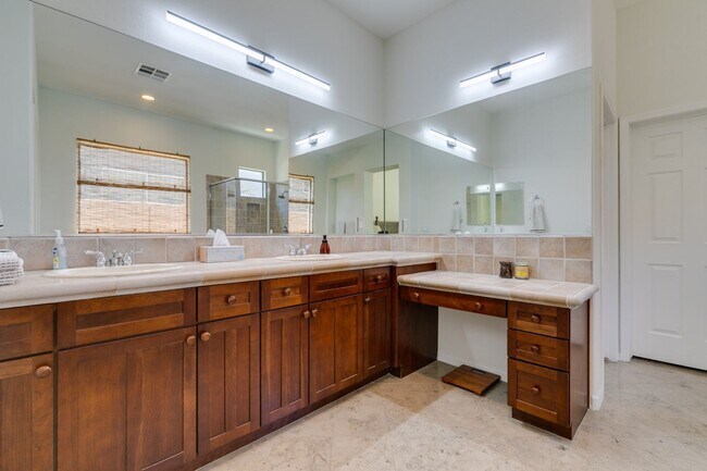 Building Photo - Elegant 3Bedroom/2.5Bath Furnished Home with Casita in Anthem Country Club