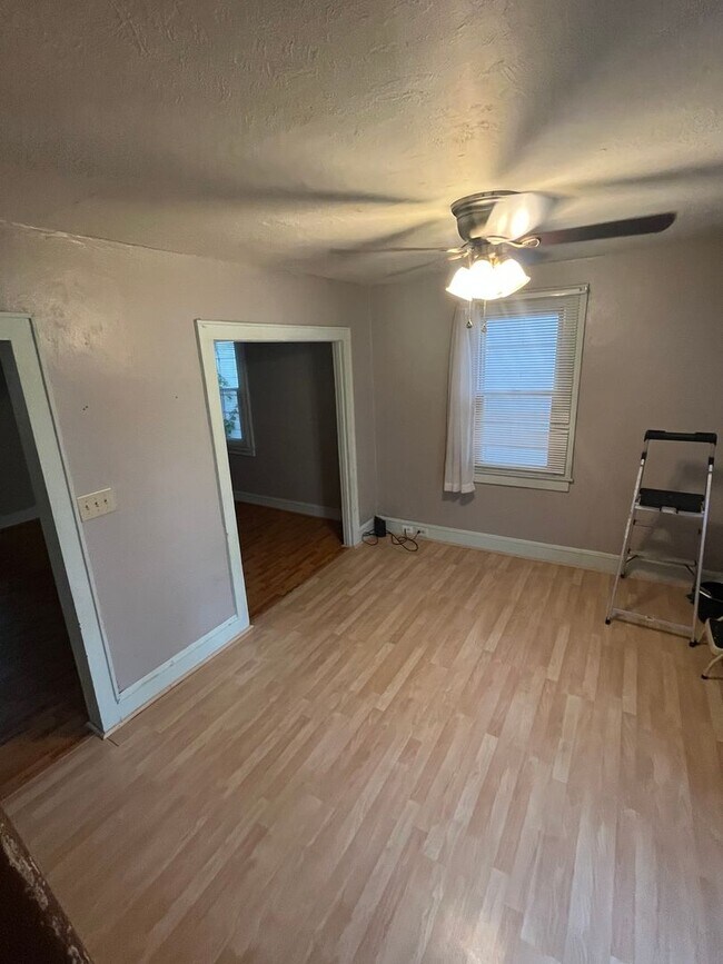 Building Photo - 2 Bedroom Single Family Home, Amazing views from deck, spacious backyard, pet friendly