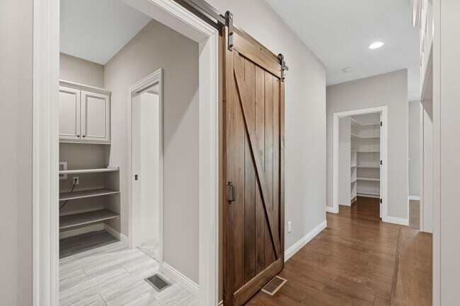 Building Photo - 1605 Labrador Dr