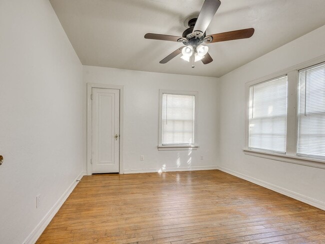 Building Photo - 2 Bed 1 Bath - Refrigerator Included - Urb...