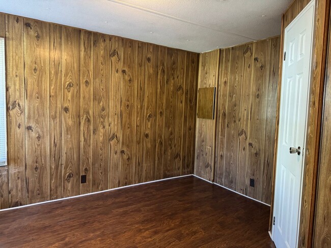 Building Photo - Two Bedroom Single Wide in Troutman