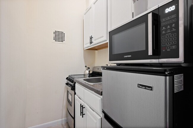 Building Photo - 1762 2nd Ave