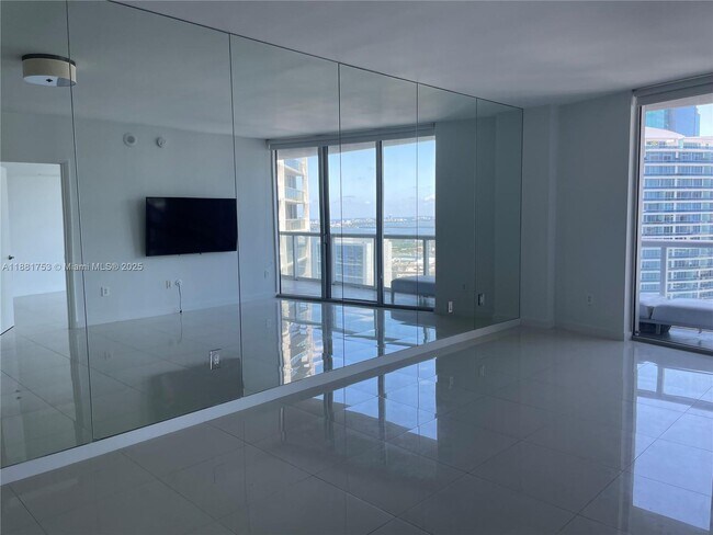 Building Photo - 475 Brickell Ave
