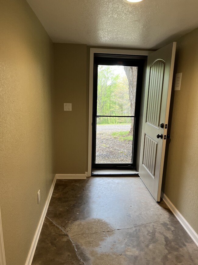Building Photo - 1548 Bear Creek Rd