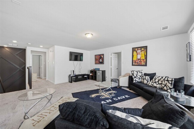 Building Photo - 2940 Golden Dust Dr