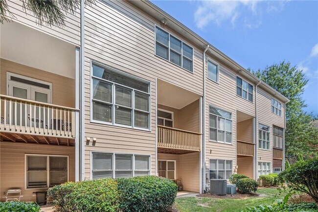 Building Photo - 1022 Emory Parc Pl