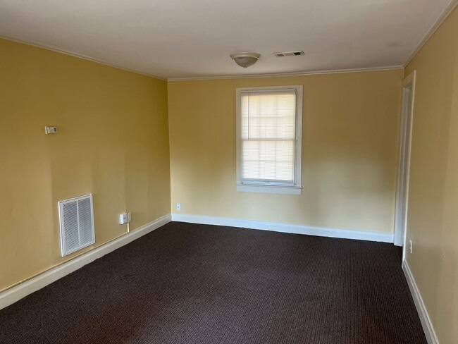 Primary Photo - 2 Bed, 1 Bath Apartment
