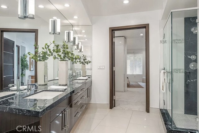 Building Photo - 1318 S Roxbury Dr