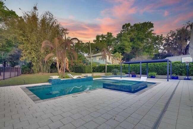 Building Photo - 812 East Blvd