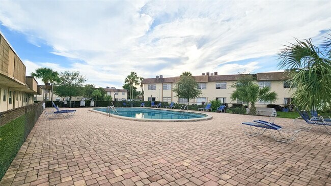 Building Photo - 416 Lakeside Dr