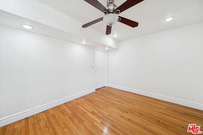 Building Photo - 112 S Detroit St