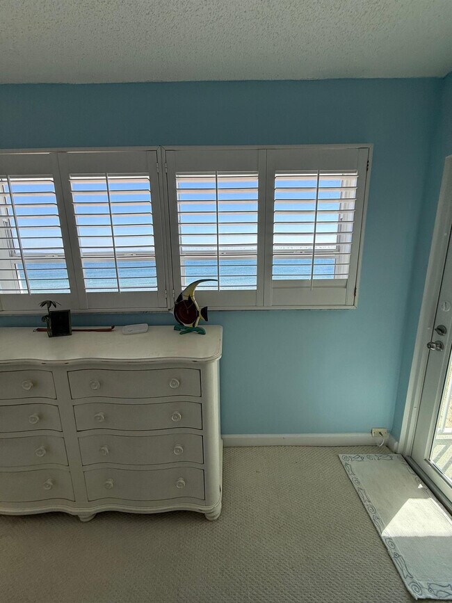 Building Photo - 4636 El Mar Dr