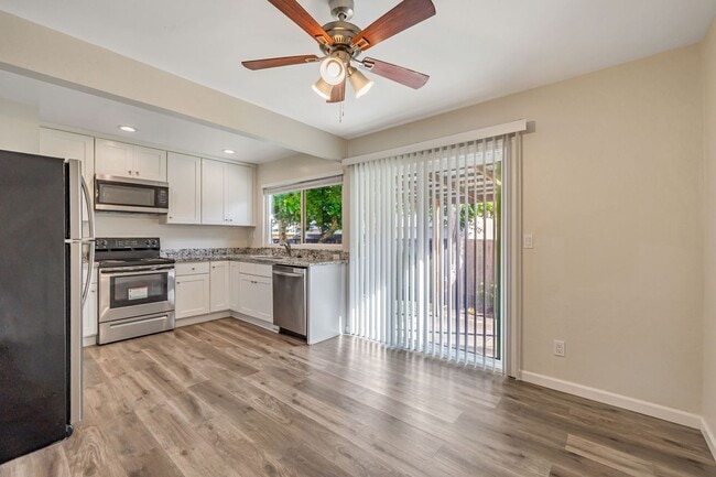 Building Photo - Recently Remodeled Duplex with Private Bac...