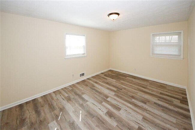 Building Photo - 1616 W Kellogg Cir