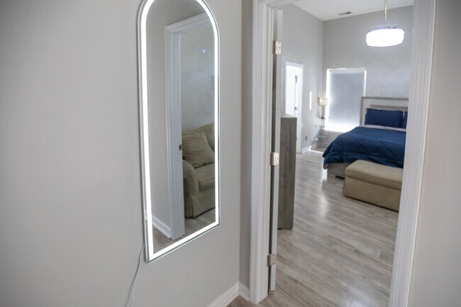 Building Photo - 5464 Daniel Ray Dr