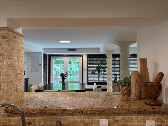Building Photo - 6610 SW 104th Ct