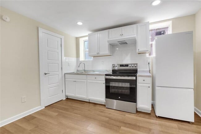 Building Photo - 998 Mayson Turner Rd NW