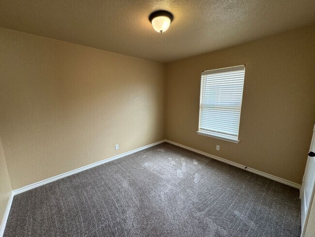 Building Photo - 360 Virtual Tour Available