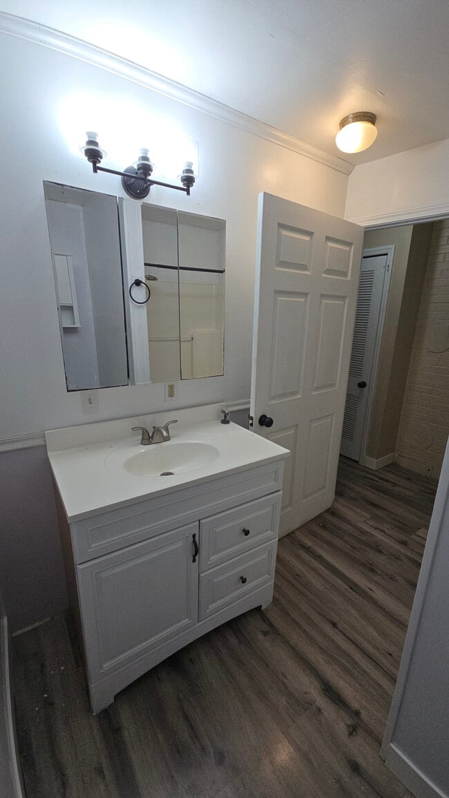 Building Photo - 201 Mcleansboro St