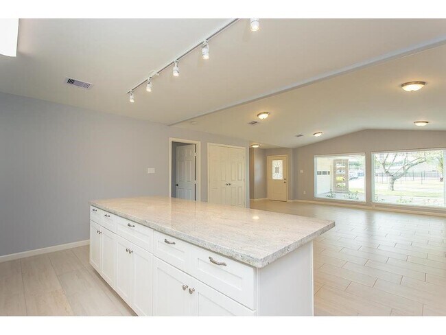 Building Photo - 7413 Albacore Dr