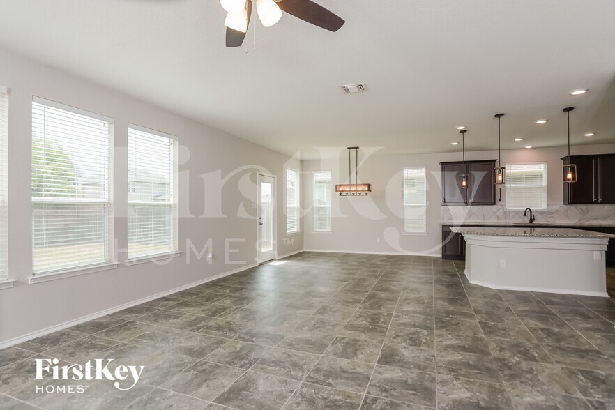 Building Photo - 15302 Cascade Point