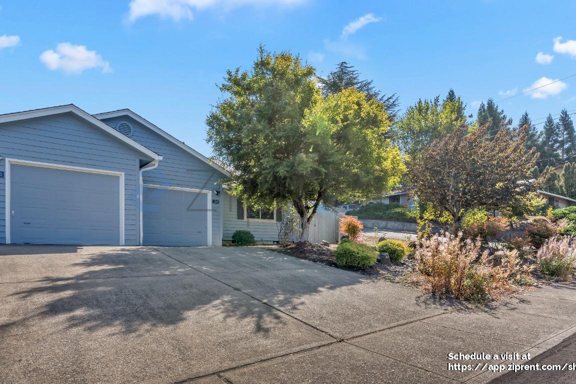 Building Photo - 1760 Kenard St NW