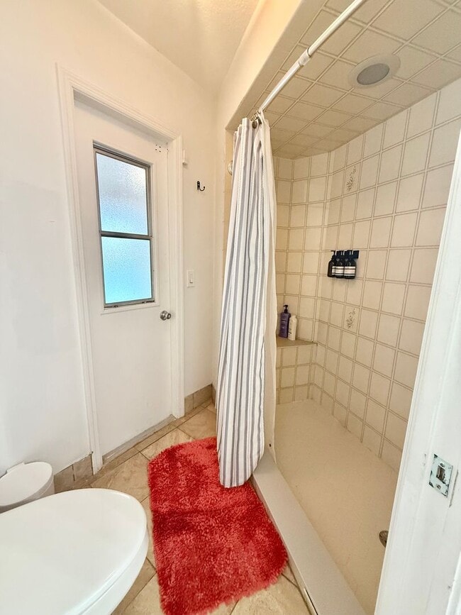 Building Photo - Stunning Furnished Pool him on Accessible Canal