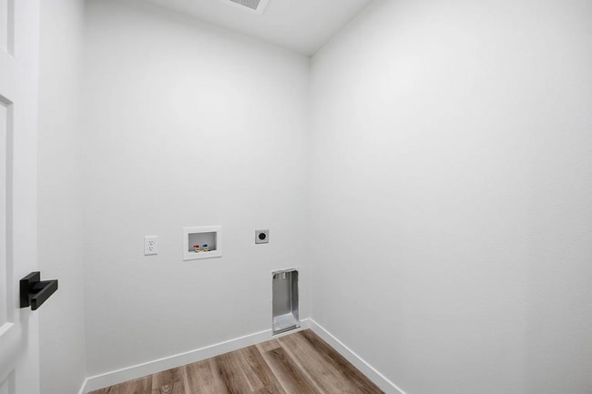 Building Photo - Stylish New Duplex with Scenic Surroundings