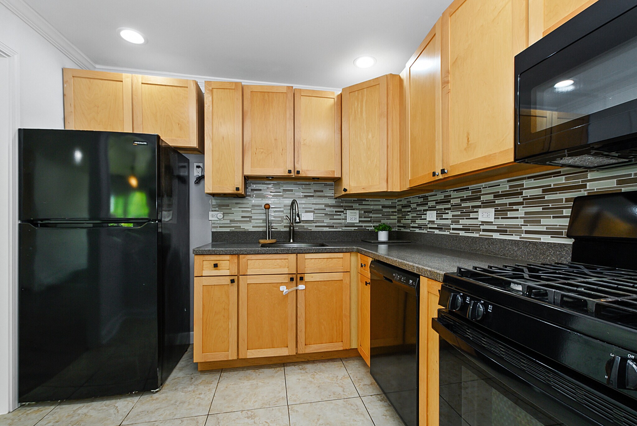 Building Photo - 16W540 87th St