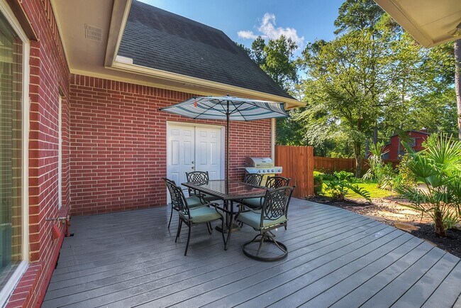 Building Photo - 10819 Lake Windcrest Blvd