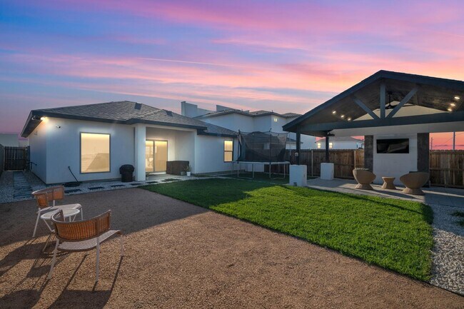 Building Photo - 3504 Jorge Sosa Dr