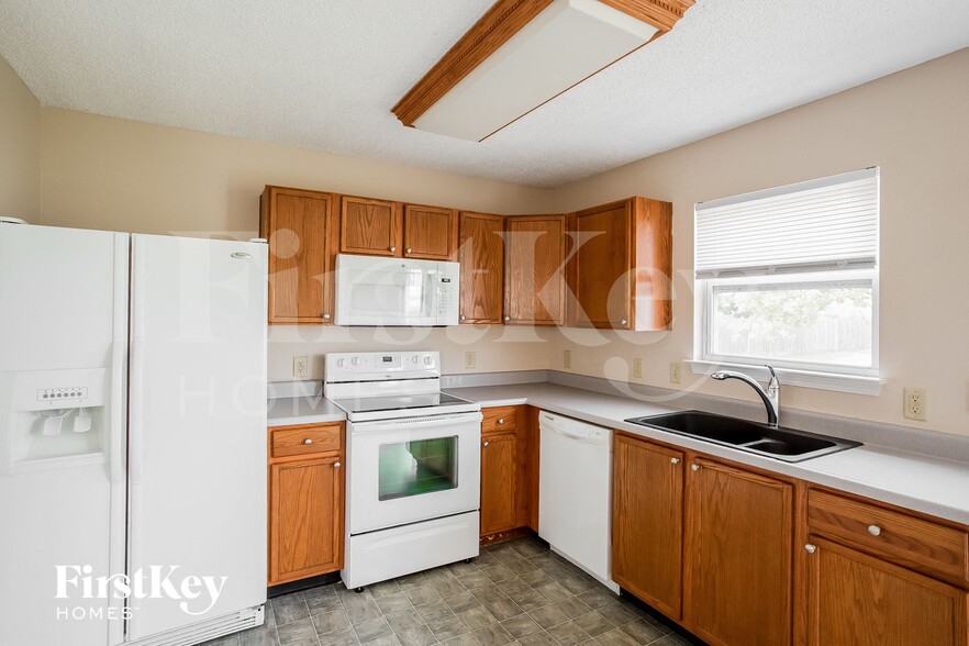 Building Photo - 744 Adagio Dr