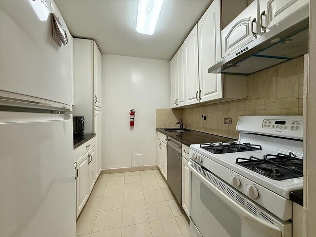 Building Photo - 7004 BLVD E