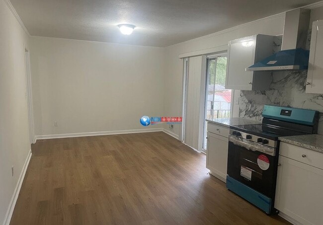 Building Photo - Newly RENOVATED 4-bedroom ranch in PARKVIE...