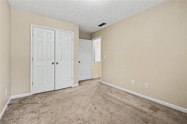 Building Photo - 375 Clairidge Ln SW