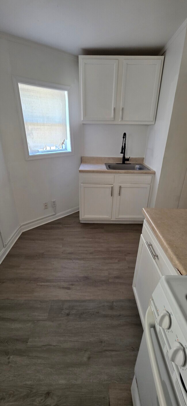 Building Photo - 2136 N Fulton Ave